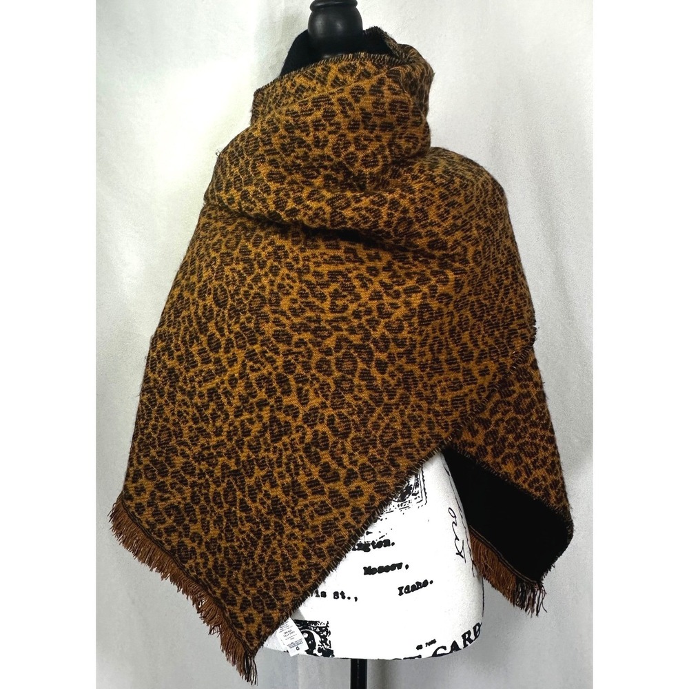NWOT Time & Tru Animal Print Scarf Wrap Shawl Blanket One Size Reversible